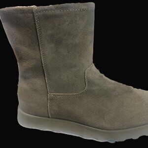 MID RISE- OLIVE GREEN BOOTS - SIZE 9